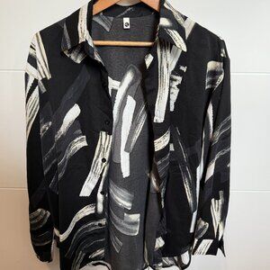 Men's Medium Black/White Abstract Button-Up Shirt